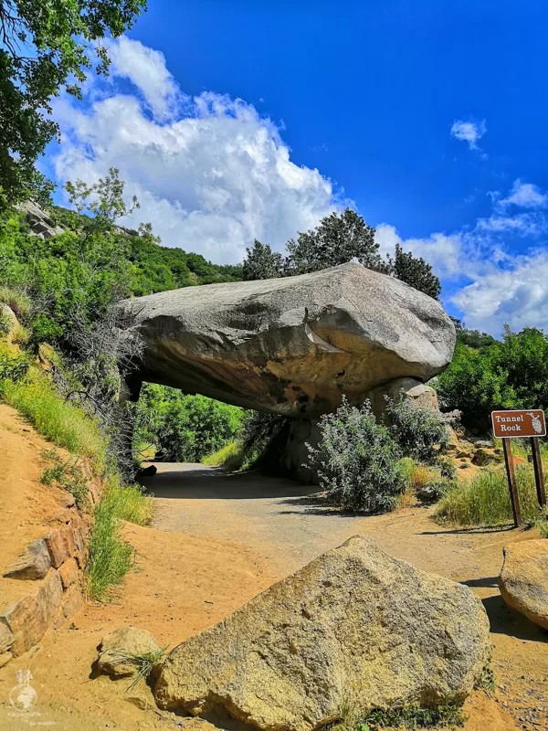 Tunnel Rock v Sequoia National Park
