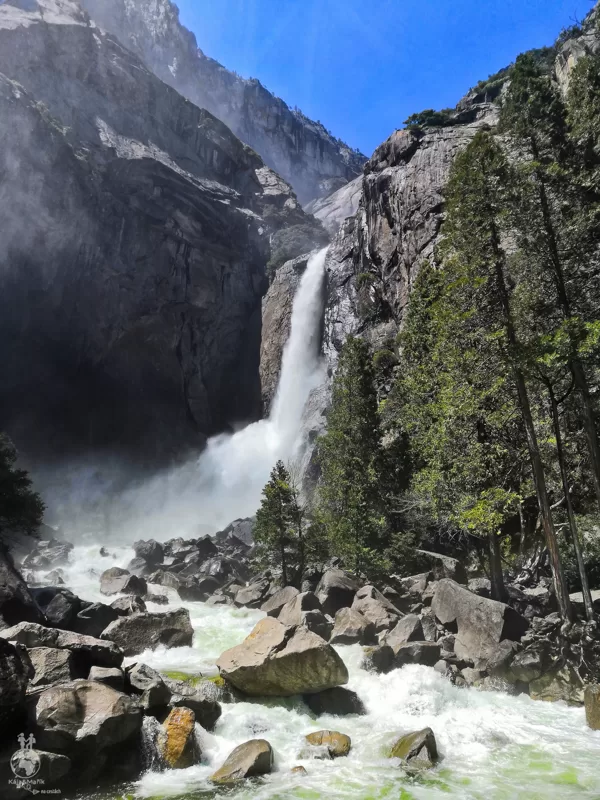 Lower Yosemite Fall v Yosemite National Park
